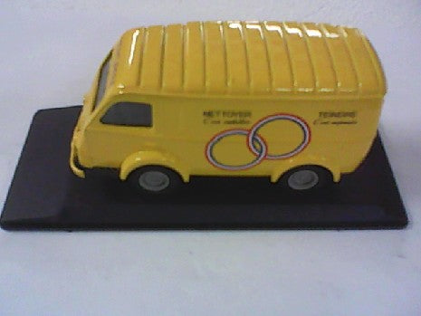 RENAULT 1000KG TEINTURERIE JAUNE