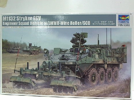 M1132 STRYKER ESV AVEC LWMR MINE ROLLER 1/35