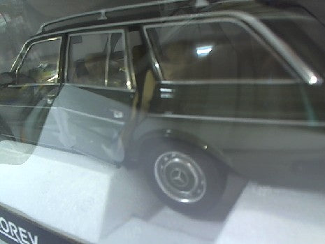 MERCEDES-BENZ 200T 1982