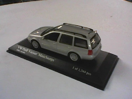 Miniature VW Golf Variant 1/43 par Minichamps