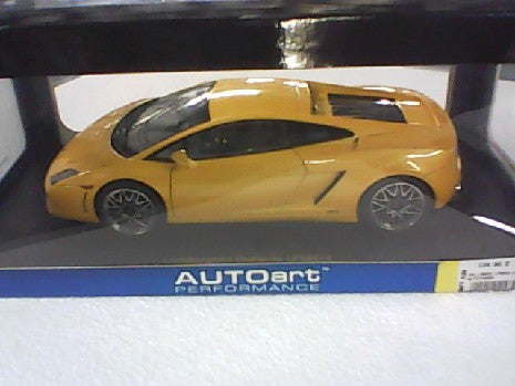 GALLARDO LP560-4 JAUNE 1/18