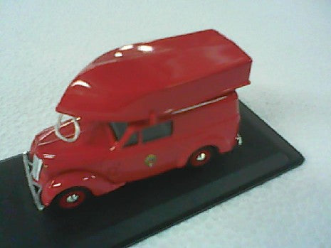 RENAULT JUVAQUATRE POMPIERS 1/43