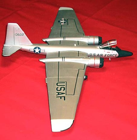 Maquette Avion Général Dynamics RB-57F 1/72