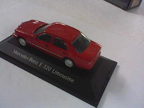 LIMOUSINE ROUGE 1/43
