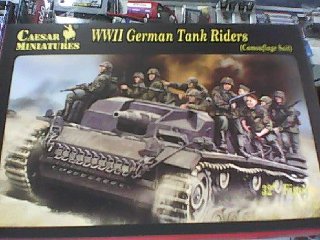 PANZERGRENADIERS ALLEMANDS TRANSPORTES SUR CHAR 1/72