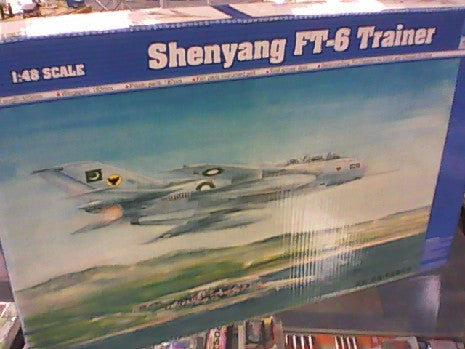 Maquette Avion SHENYANG FT-6 Entraînement Biplace 1/72 - TRUMPETER