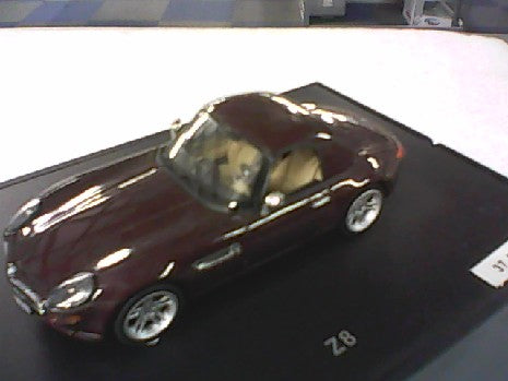 BMW Z8 1/43 ROUGE