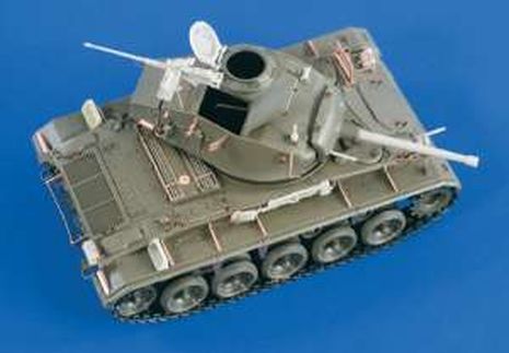 KIT M24 CHAFFEE italeri  1/35
