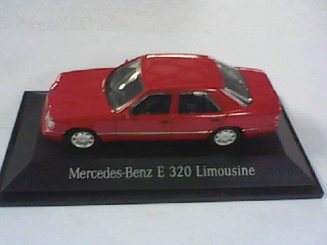 LIMOUSINE ROUGE 1/43