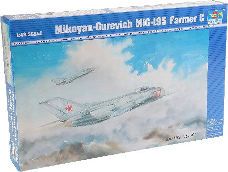 Maquette Avion MIKOYAN GUREVCH MIG 19 S 1/48 - TRUMPETER