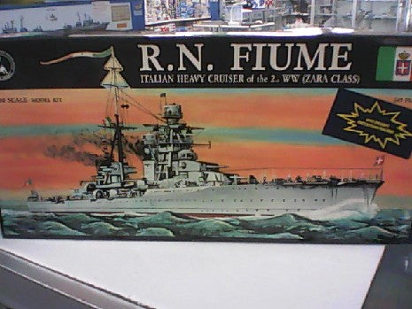 Maquette du Croiseur Lourd Italien RN Fiume 1/72 - TAURO MODEL