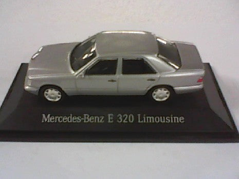MB E 320 LIMOUSINE GRISE 1/43