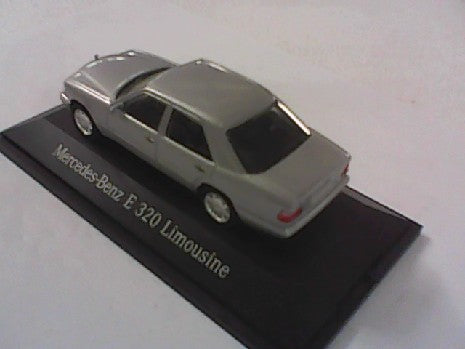 MB E 320 LIMOUSINE GRISE 1/43