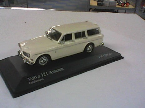 VOLVO 121 AMAZON 4 PORTES - Miniature de Collection 1/43