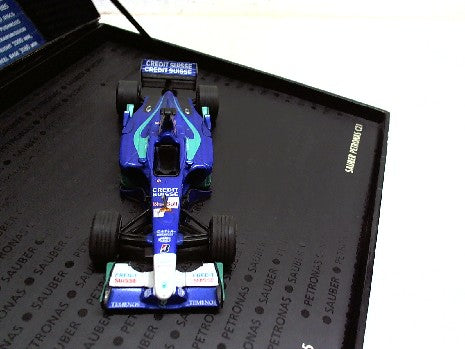 Modèle réduit de la voiture Sauber Petronas 1/43 pour passionnés de modélisme