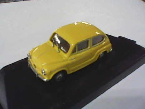 ZASTAVA 750 JAUNE 1/43