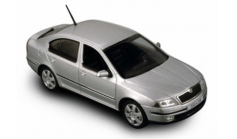 SKODA OCTAVIA BERLINE GRISE 1/43