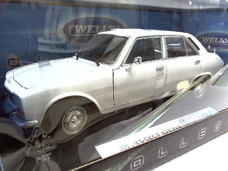 PEUGEOT 504 1/18 BLANCHE