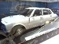 PEUGEOT 504 1/18 BLANCHE