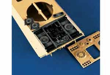 CAISSE MOTEUR PANTHER    1/35