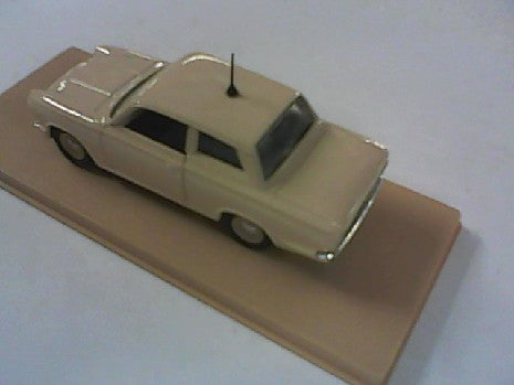 Miniature Ford Lotus Cortina 1/43 Beige - Élégance et Détails Réalistes