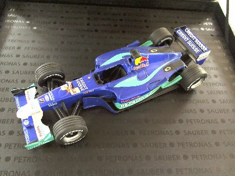 Modèle réduit de la voiture Sauber Petronas 1/43 pour passionnés de modélisme