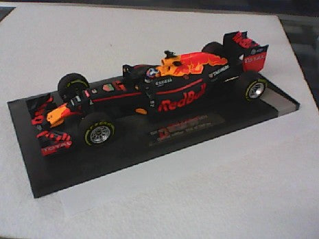 Miniature Formule 1 Red Bull Racing TAG Heuer RB12 D. Ricciardo 2016 1/18
