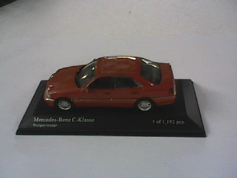 Mercedes-Benz Classe C 1977 Miniature Orange Métal 1/43 - Minichamps