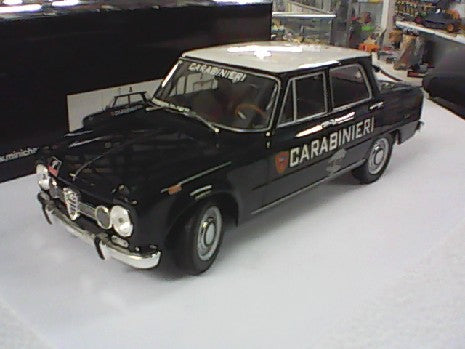 ALFA ROM╔O GIUILA CARABINERI 1970 1/18