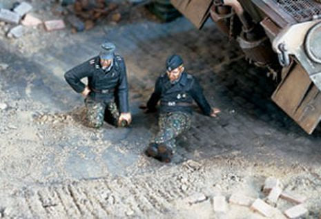 EQUIPAGE TIGRE AU REPOS 1/35