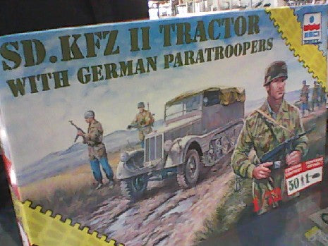 SD.KFZ II TRACTOR GERMAN PARATROOPS 1/72
