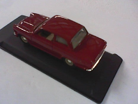 FORD CORTINA BERLINE 1965 1/43 - Modèle Réduit Rouge