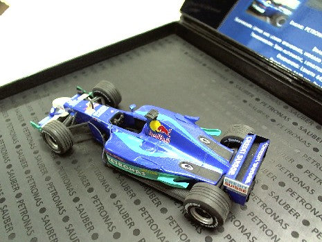 Modèle réduit de la voiture Sauber Petronas 1/43 pour passionnés de modélisme