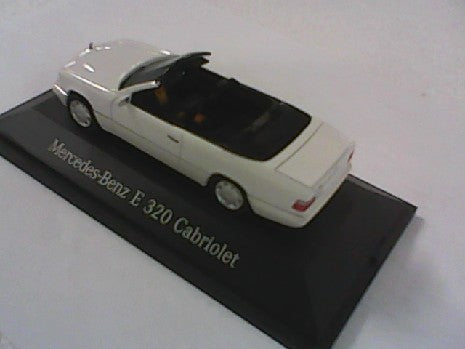 MB E 320 CABRIO BLANCHE 1/43