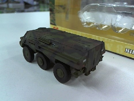 FUCHS VEHICULE DE TRANSPORT DE TROUPE CAMOUFLAGE BUNDESWEHR 1/18