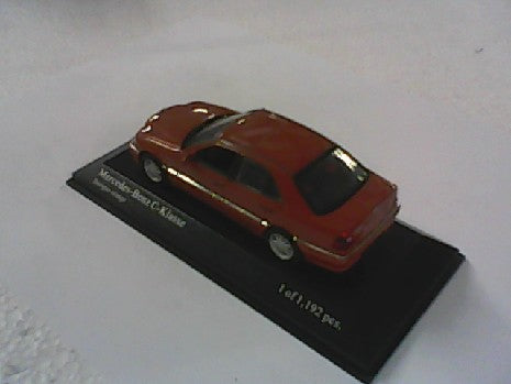 Mercedes-Benz Classe C 1977 Miniature Orange Métal 1/43 - Minichamps