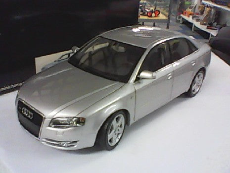 AUDI A4 2005 ECH 1/18