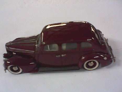 PACKARD 4-DOOR SEDAN 1937 ROUGE 1/43