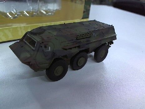 FUCHS VEHICULE DE TRANSPORT DE TROUPE CAMOUFLAGE BUNDESWEHR 1/18