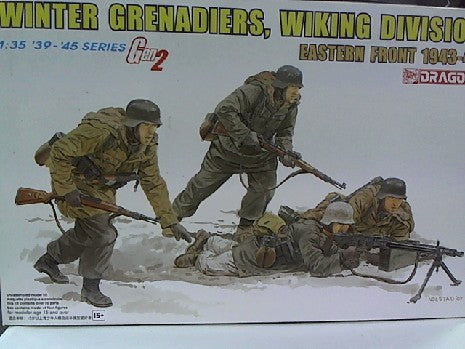 GRENADIERS EN HIVER FRONT EST 43-45 1/35