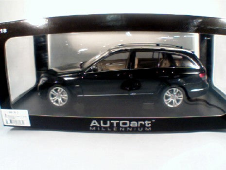 MERCEDES CLASS C NOIR 1/18