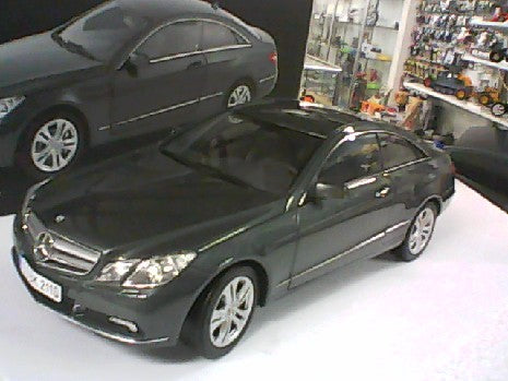 MERCEDES-BENZ E500 COUP╔ 2009 - TENORITE GREY 1/18