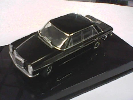 MERCEDES LIMOUSINE 220D NOIR 1/43