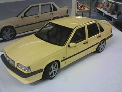 VOLVO 850T-5R JAUNE 1/18