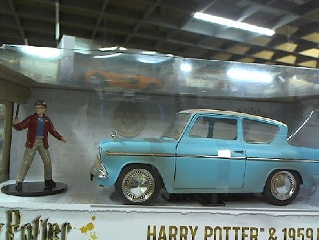 FORD ANGLIA 1959 "HARRY POTTER" AVEC FIGURINE HARRY POTTER